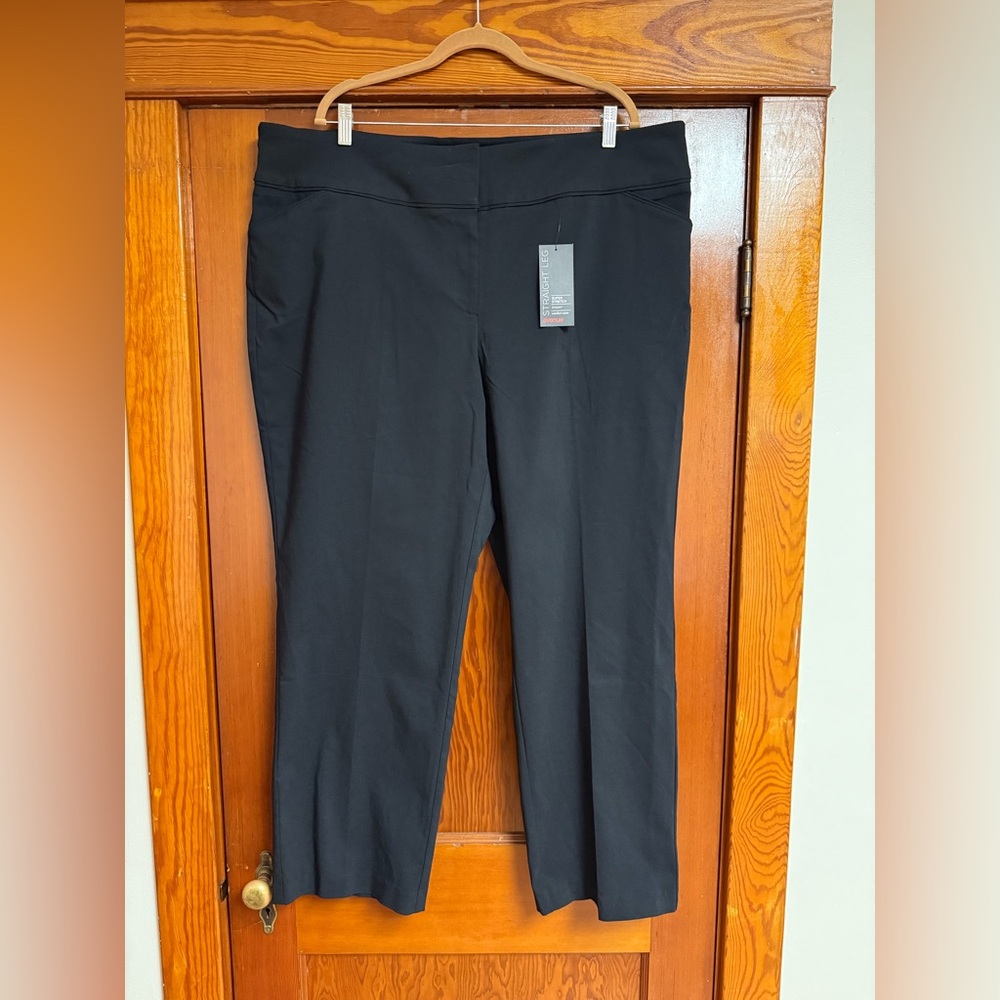 Avenue Women's Classic Black Straight Leg Trouser - Size 22